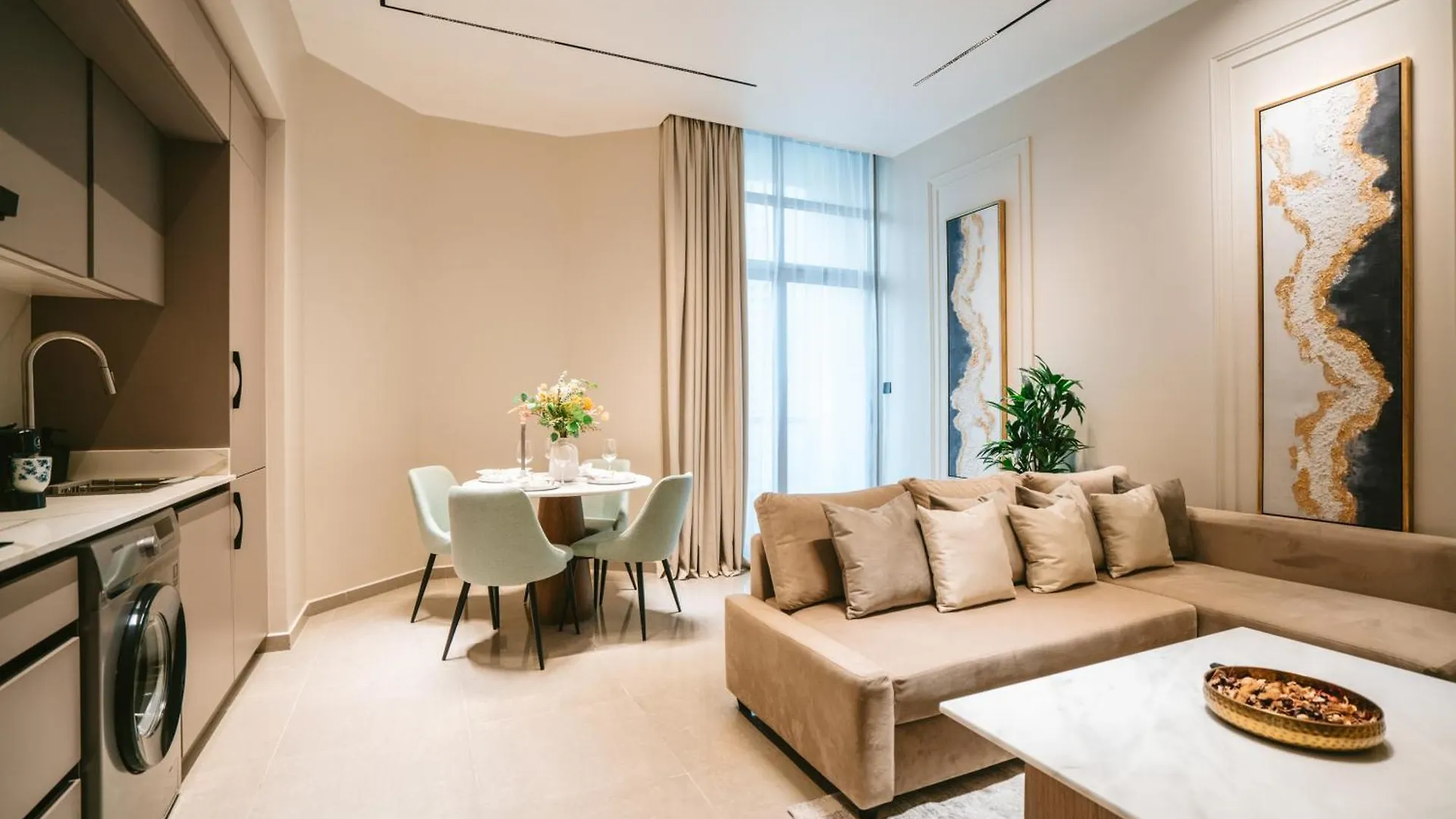 Modern 2-Bedroom Escape Dubai 0*,