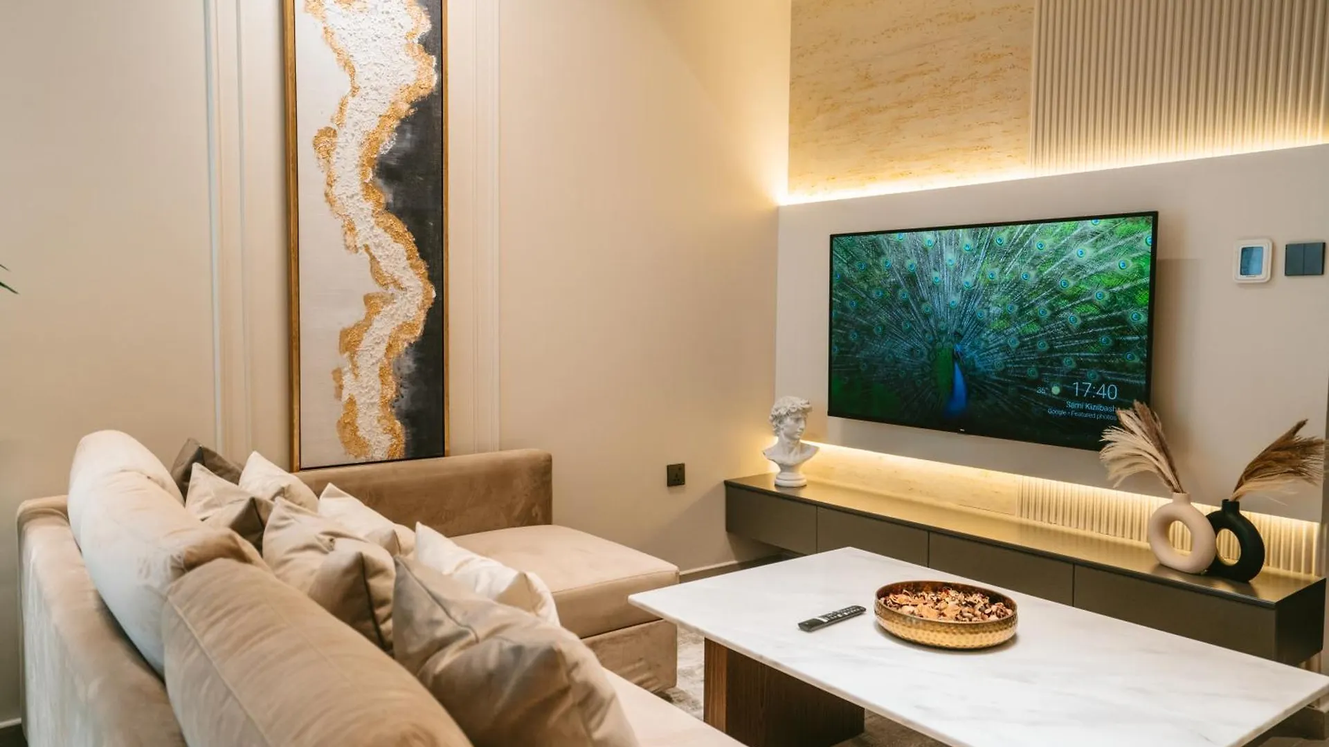 Modern 2-Bedroom Escape Dubai
