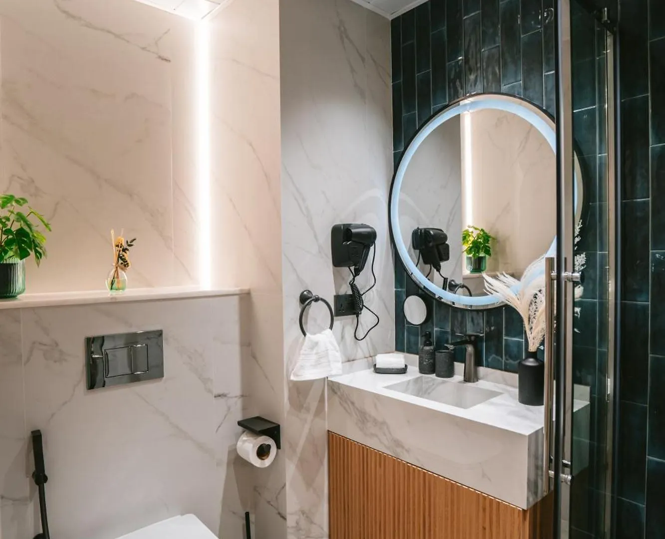 Modern 2-Bedroom Escape Dubai Apartment