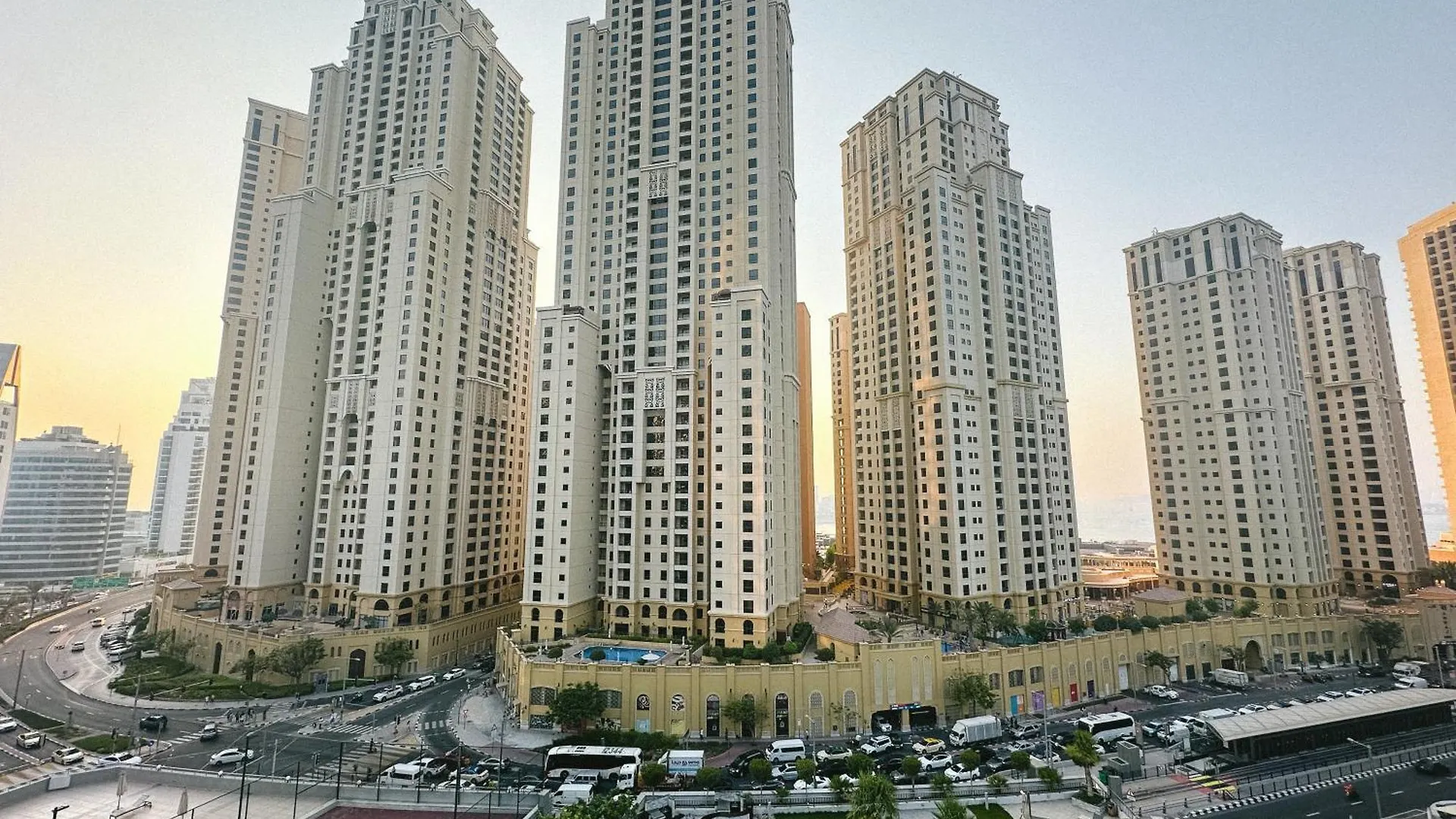Apartment Modern 2-Bedroom Escape Dubai